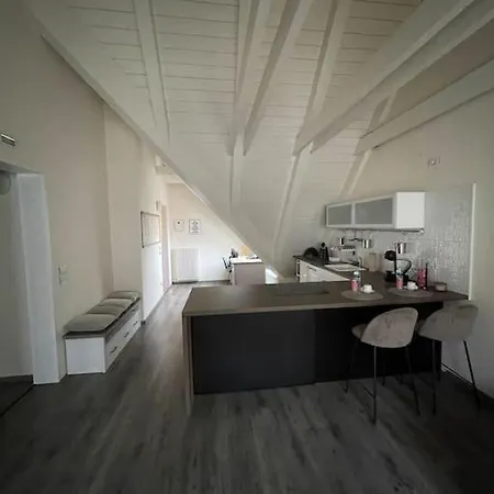 Apartment V Podkrovi Maly Pariz