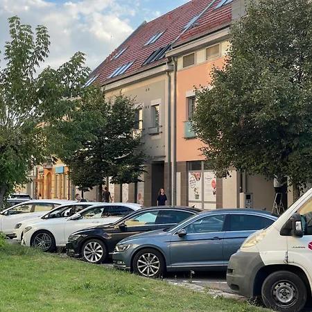 V Podkrovi Maly Pariz 아파트