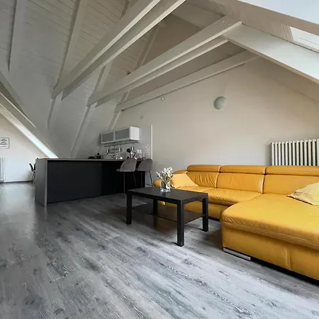 Apartment V Podkrovi Maly Pariz *